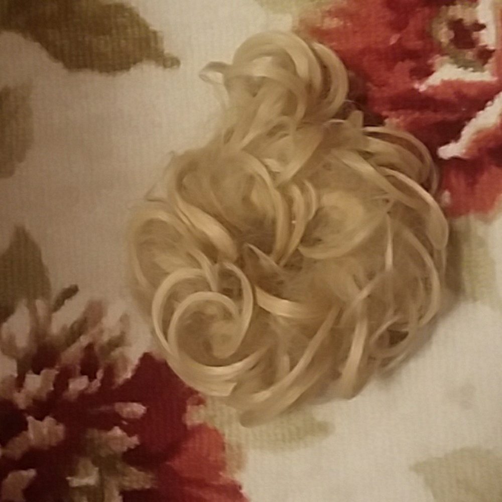 🤩Blonde curly scrunchie hair bun extension!